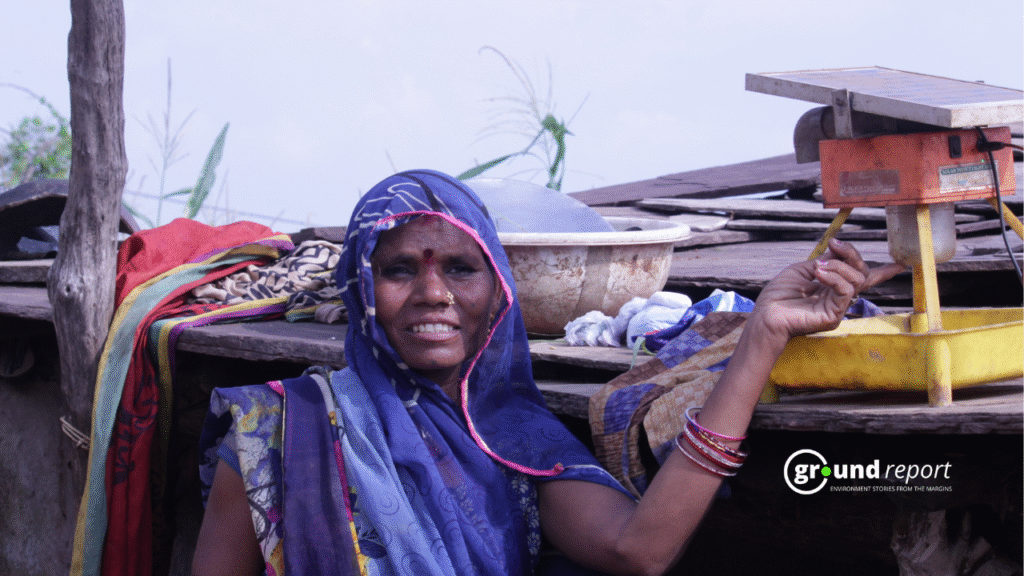 Chhatarpur villages embrace Solar Light Pest Traps amidst challenges