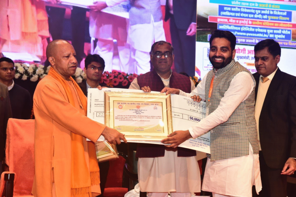 पर्यावरण का संदेश युवाओं तक पहुंचाने के लिए ग्राम चौपाल करा रहे सुंदरम