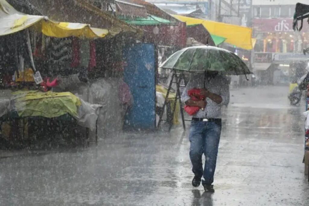 Maharashtra monsoon 2025: Heavy rain, 80 km/h winds hit Mumbai and Pune early